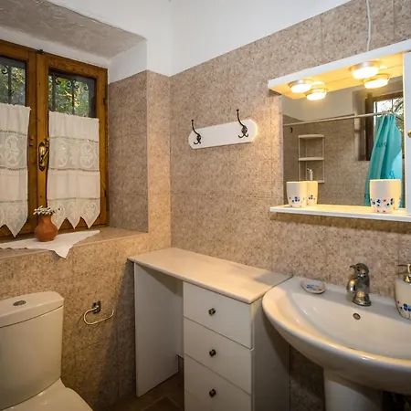 Casa de Férias Jianni's - Stone In The Greenery!!