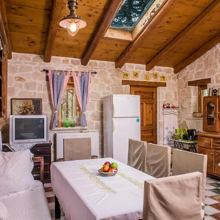 Nyaraló Jianni's - Stone In The Greenery!! *