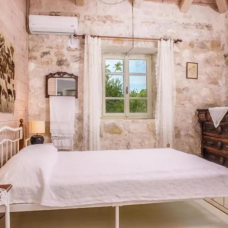 Jianni's - Stone In The Greenery!! Nyaraló *