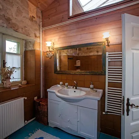 Jianni's - Stone In The Greenery!! Nyaraló