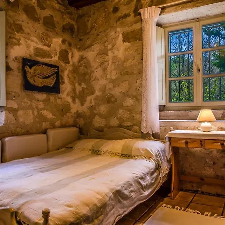 Jianni's - Stone In The Greenery!! Holiday home *